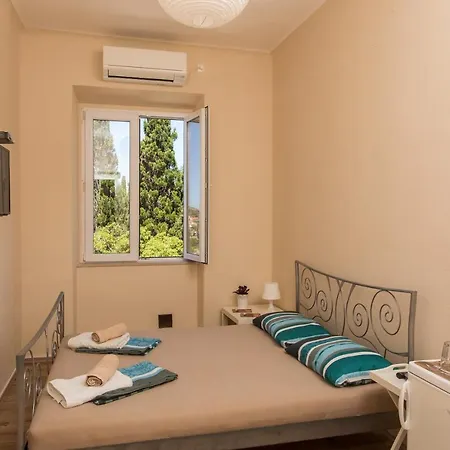 Mj's Sea Side Guest house